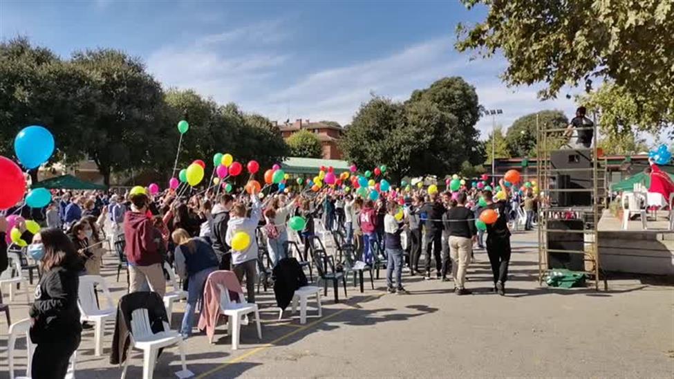 EGLI ENTRO´ PER RIMANERE CON LORO