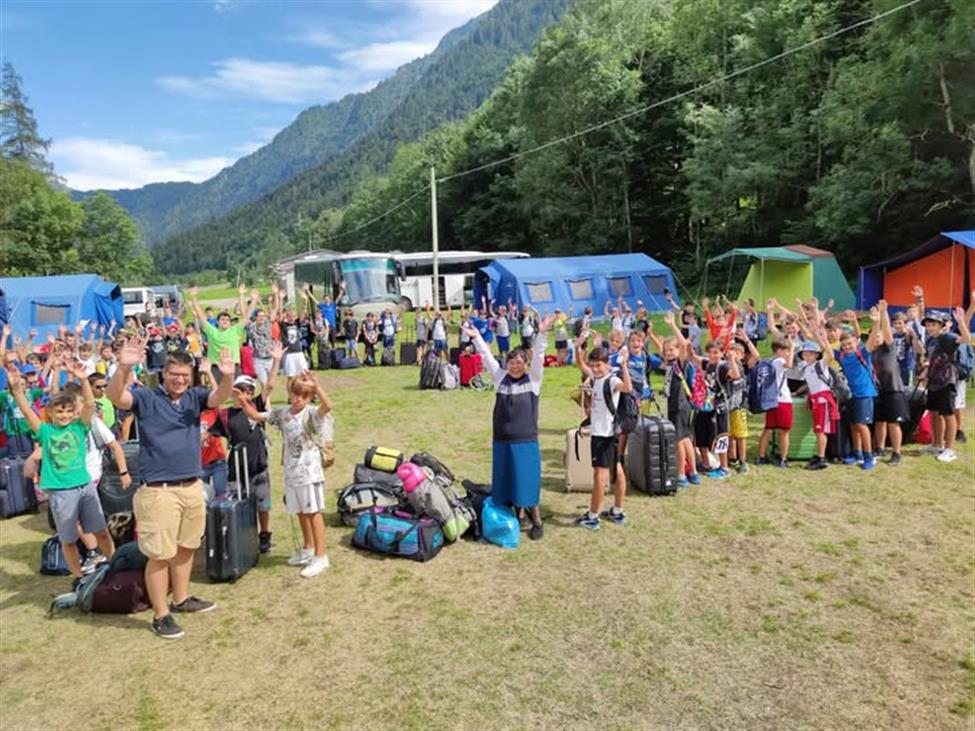L’Arcivescovo Delpini in visita al campeggio ...